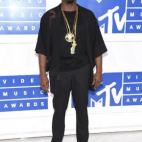 5c8aa97c360000c81a6bd364