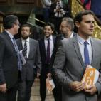 5c8b6bee360000c81a6d0a99