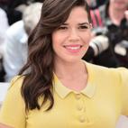 Una tez sin mancha, labios de chicle y ondas gruesas. Un look perfecto.