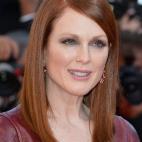 No nos cansaremos de ver a Julianne Moore con esta media melena lisa y brillante y un sensual maquillaje de ojos.