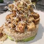 La receta se completa con pepinos como base y lentejas germinadas para adornar. Prepárala siguiendo estos pasos.