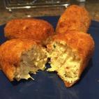 El tofu va acompañado de calabacín, zanahora y cebollino. Si quieres experimentar este plato sólo tienes que seguir estos cinco pasos.