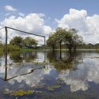 Una portería cubierta por las inundaciones en Manaus.