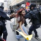 5c8b0ffe2500000704c9f54c