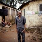 Mamadou Sadio Bah "Mamadou Sadio Bah es médico en un centro de salud. Desde que enfermó, se esfuerza por desterrar los mitos sobre la enfermedad".