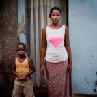 Fatoumata Binta "Desde que su hermano y cinco miembros de su familia murieron, Fatoumata Binta ha tenido que ocuparse de su hermano pequeño. Sus vecinos han cerrado las puertas que dan a su casa. Se está pensando trabajar en un centro para el...