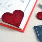 Los marcapáginas esquineros están infravalorados. Eso es así. (Vía Etsy.)