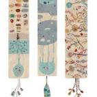 Las cabezas y las colas de estos pajarillos asomarán por tus libros cuando quieras hacer un descanso de la lectura. (Vía Etsy.)