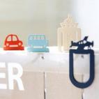 Clips de aviones, coches, gatos o animales pequeños, en brillantes colores. (Vía FallinDesign.)