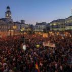 La Puerta del Sol, al anochecer durante la protesta.