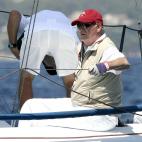 Aunque hay dos deportes que el rey ha podido disfrutar en primera persona. Uno de ellos es la vela, ya que el monarca ha disputado numerosas regatas en los meses de verano.