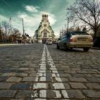 Siglos y siglos de historia recorren las calles de la capital búlgara. Impresionantes monumentos y edificios religiosos, entre los que destaca la Catedral de San Alejandro Nevski, suponen una muestra de la agitada vida de Sofía y una buena for...