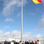 Madrid iza una bandera gigante en honor de las víctimas del Covid