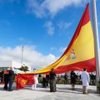 Madrid iza una bandera gigante en honor de las v&iacute;ctimas del Covid