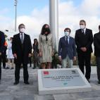 Madrid iza una bandera gigante en honor de las víctimas del Covid
