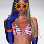 Un modelo de la colecci&oacute;n de ba&ntilde;o de 2017 presentado en Medell&iacute;n, Colombia, en julio de 2011.