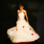 Un vestido de novia en la feria &quot;Las mil y una boda&quot; en Madrid, en octubre de 2007.