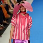 En la presentaci&oacute;n de la colecci&oacute;n primavera/verano 2007 en el parque del Retiro en septiembre de 2006.