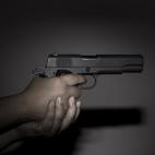 Armas de cualquier tipo o cualquier objeto que pueda usarse para actos violentos.