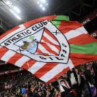 Astas de banderas o de pancartas de cualquier tipo. Se permiten únicamente las astas flexibles de plástico y las llamadas dobles astas, que no superen 1 m de largo y 1 cm de diámetro y no sean de material inflamable.