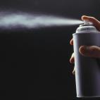 Aerosoles que contengan gas, sustancias corrosivas o inflamables, tintes o envases con sustancias nocivas para la salud o fácilmente inflamables. Están permitidos los encendedores de bolsillo normales