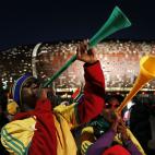 Artefactos mecánicos que produzcan gran estruendo, tales como megáfonos, sirenas o cornetas a gas. Instrumentos musicales de cualquier tamaño, incluidas las vuvuzelas.