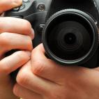 Cámaras (excepto para uso privado y solo acompañadas de un juego de baterías de recambio o recargables), cualquier tipo de cámaras de vídeo o cualquier otro equipo de grabación de vídeo o sonido