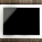 Computadoras personales u otros dispositivos (como, por ejemplo, computadoras portátiles y tablets) que puedan servir para la transmisión o difusión de sonido, imágenes, descripciones o resultados del evento a través de internet u otros medios.