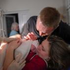 Aleina y su marido, con su ni&ntilde;a reci&eacute;n nacida.