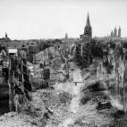 La operación no consiguió sus objetivos: res de las pobaciones que se había propuesto reconquistar continuaban en manos alemanas al final de la jornada (entre ellas uno de los grandes objetivos de la invasión, Caen, en la foto). Las bajas er...