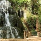 Como si se tratase de un oasis, este paraíso de cascadas situado al oeste de Zaragoza deja con la boca abierta a todo el que lo descubre. Si bien la Cola del Caballo, de más de 50 metros de altura, es la estrella del parque, cada una de ellas ...