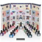 Y para locas de las manicuras y las lacas de uñas, la firma Ciaté trae este calendario de adviento con forma de casita de muñecas. El cofre trae 17 tonos diferentes en tamaño mini, con algunos de los más vendidos de la firma y algunos colo...