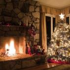 Oficialmente, las tiendas abren la veda de las compras navideñas. Empezarás a ver árboles, bolas, espumillón, figuritas y iluminación en las calles. En Madrid se presionará el interruptor el mismo jueves 27 para que alumbrar las calles dur...