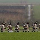 En el 209º aniversario de la famosa batalla de Austerlitz de la época de Napoleón, cientos de entusiastas han querido participar en esta recreación histórica que ha tenido lugar en la región checa de Moravia.