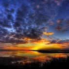 Este atardecer “de ensueño”, tal como lo define Pepe, es uno de los más impresionantes de toda España. En la desembocadura del río Odiel se forman estas marismas, donde la Naturaleza es la reina del lugar. Podrás relajarte con una banda...