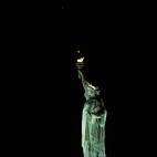 Sobre la Estatua de la Libertad en Nueva York.