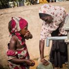 Cada mañana, Khadija va a buscar agua para preparar el desayuno