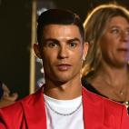 En los premios MTV Europe Music Awards 2019 celebrados en Sevilla. Laterales rapados y raya al lado muy marcada con tup&eacute;.