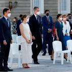 MADRID, 15/07/2021.- Los reyes Felipe y Letizia a su llegada al acto de homenaje de estado a las v&iacute;ctimas de la pandemia de la covid-19 y de reconocimiento al personal sanitario, este jueves en la Plaza la Armer&iacute;a del Palacio Real,...