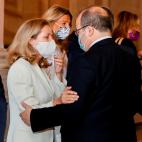 La vicepresidenta primera y ministra de Asuntos Econ&oacute;micos y Transformaci&oacute;n Digital, Nadia Calvi&ntilde;o (i), antes del inicio del acto de homenaje de estado a las v&iacute;ctimas de la pandemia de la covid-19 y de reconocim...