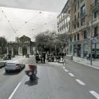 Calle Alcalá junto a la Puerta de Alcalá.