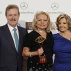 5c8b68fb240000f7054d6908