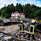 Las riadas también han afectado a distintas infraestructuras como esta carretera de Schuld