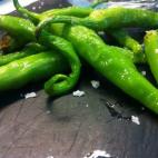 Resulta que hay una calle en España de apenas 200 metros de largo en la que se encuentran más de 65 bares y restaurantes especializados en pinchos y tapas. ¿Que cuál es? Por supuesto, no podía ser otra: la calle Laurel, en Logroño. Pasa el...