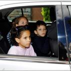 Los hermanos con Gloria Camila.