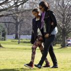 5c8a99d3240000f404a34a9b