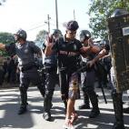 5c8b70e3240000f404a4b941