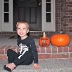 Autismo para mí significa apreciar cada paso, cada trozo de comida, cada balbuceo, cada vez que mi hijo señala algo para mostrar interés, cada abrazo, cada beso. Nos alegramos mucho la primera vez que se comió una piruleta. ¡Fue un gran pas...