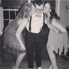 Significa vivir la vida. Nunca se corta por hacer que alguien se sienta más cómodo. Es él mismo y no trata de evitarlo. Cuando eres novato y tu hermana se gradúa y te lleva de acompañante, resulta fantástico. Vale, él tiene síndrome de D...