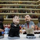 Entre los tradicionales caganers ya se incluye a Pablo Iglesias, que aparece expuesto junto a Mariano Rajoy en la feria barcelonesa de Santa Llúcia.